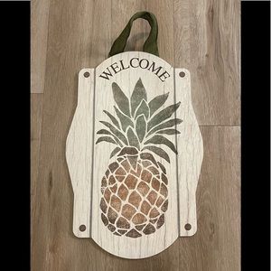 Pineapple Welcome Sign NWT